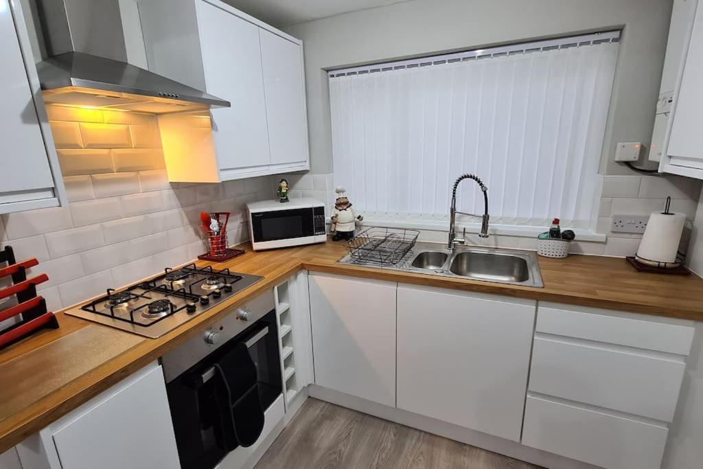 Stunning Holiday Home. Free Parking. Manchester Eksteriør bilde