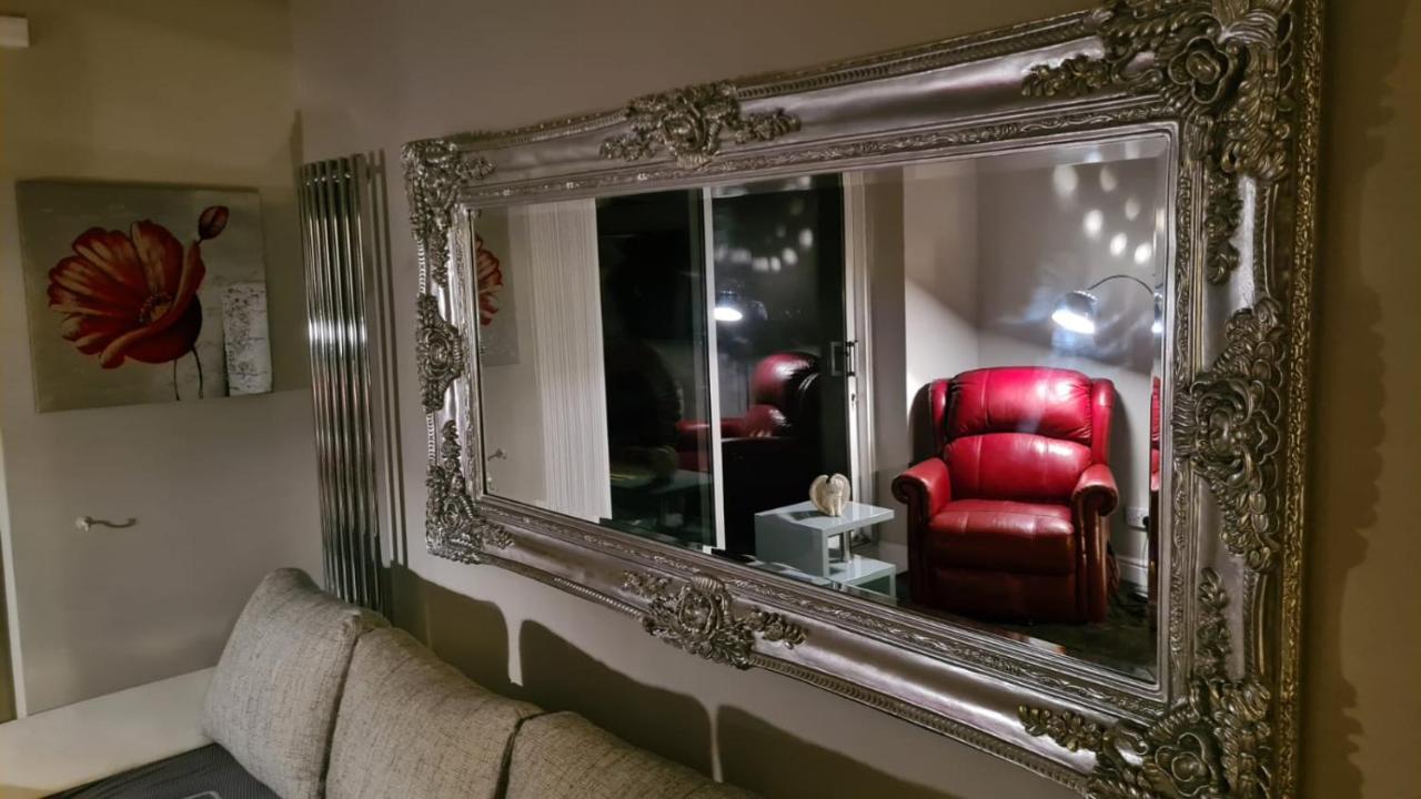 Stunning Holiday Home. Free Parking. Manchester Eksteriør bilde