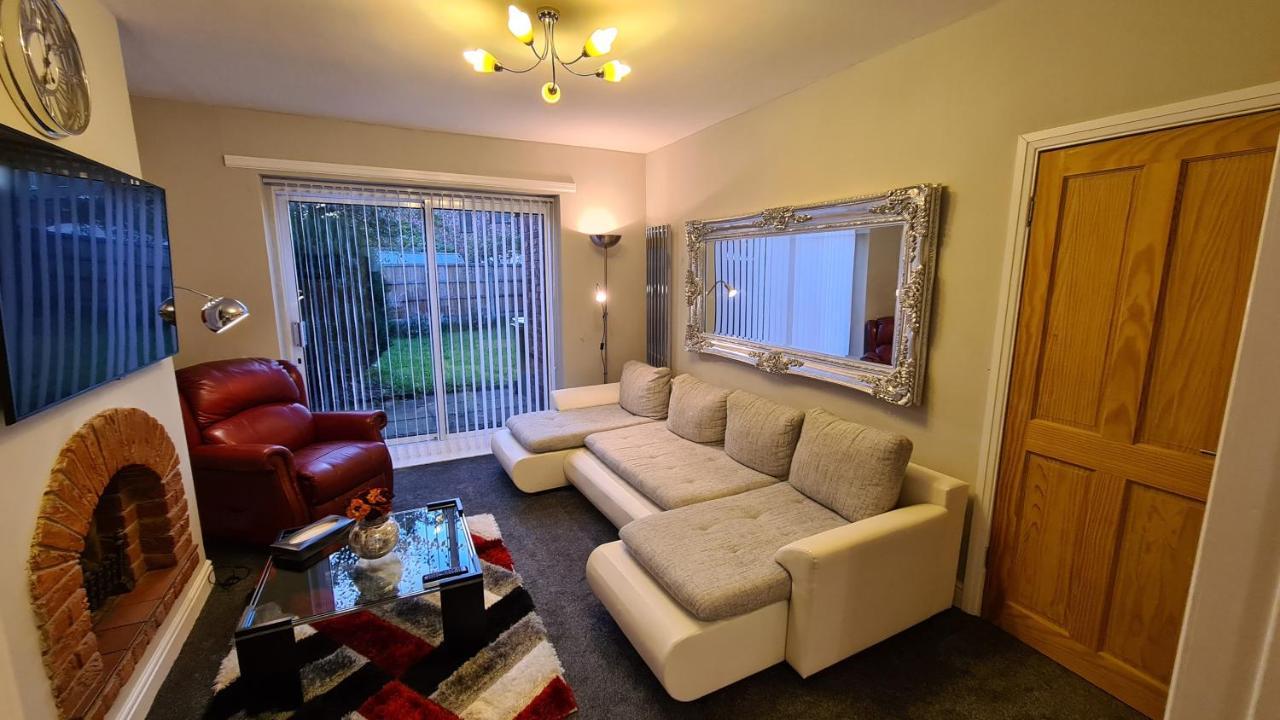 Stunning Holiday Home. Free Parking. Manchester Eksteriør bilde