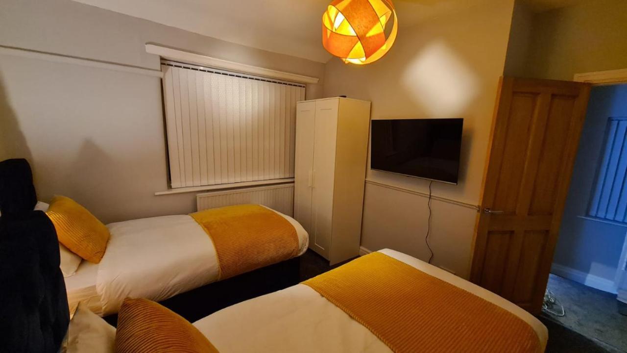 Stunning Holiday Home. Free Parking. Manchester Eksteriør bilde