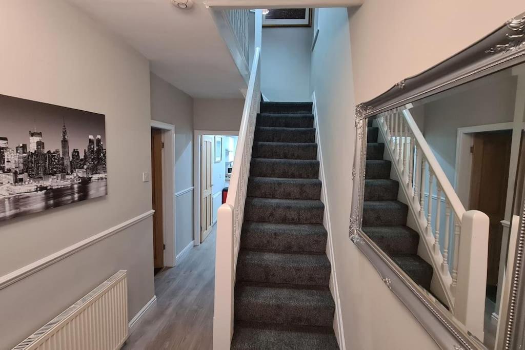 Stunning Holiday Home. Free Parking. Manchester Eksteriør bilde