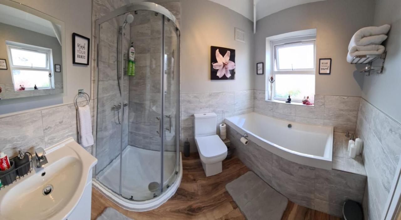 Stunning Holiday Home. Free Parking. Manchester Eksteriør bilde