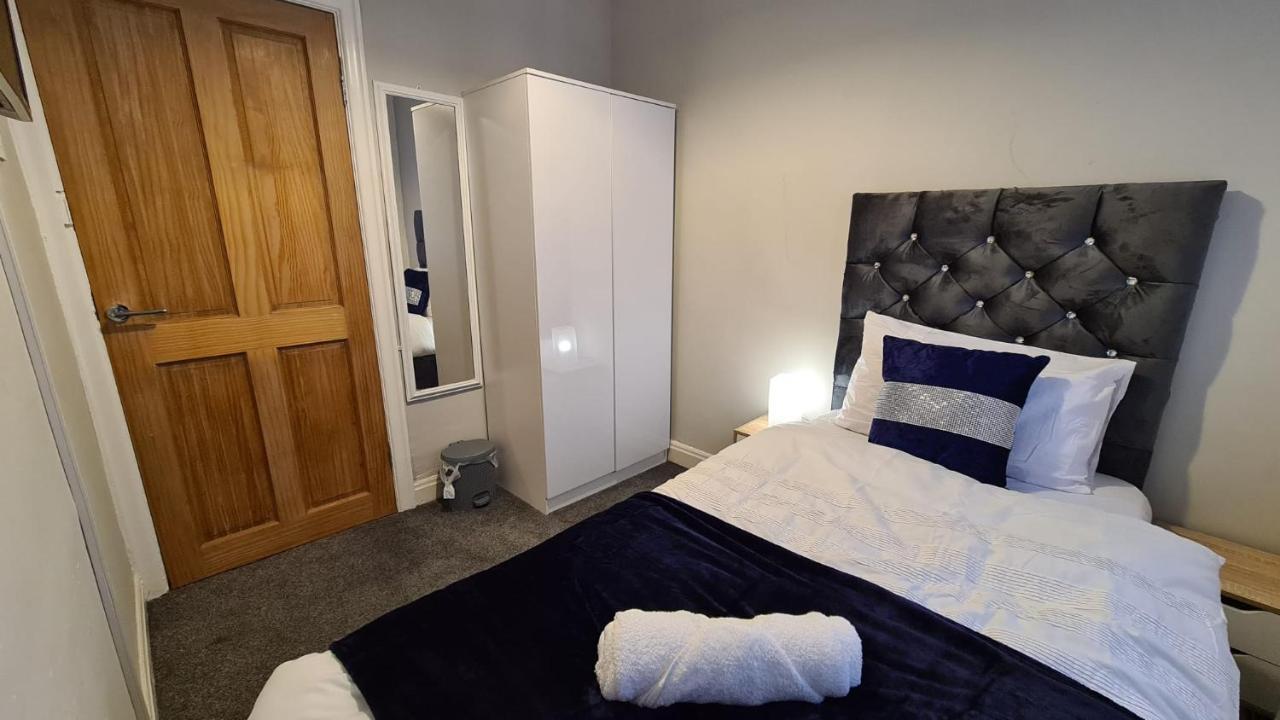 Stunning Holiday Home. Free Parking. Manchester Eksteriør bilde