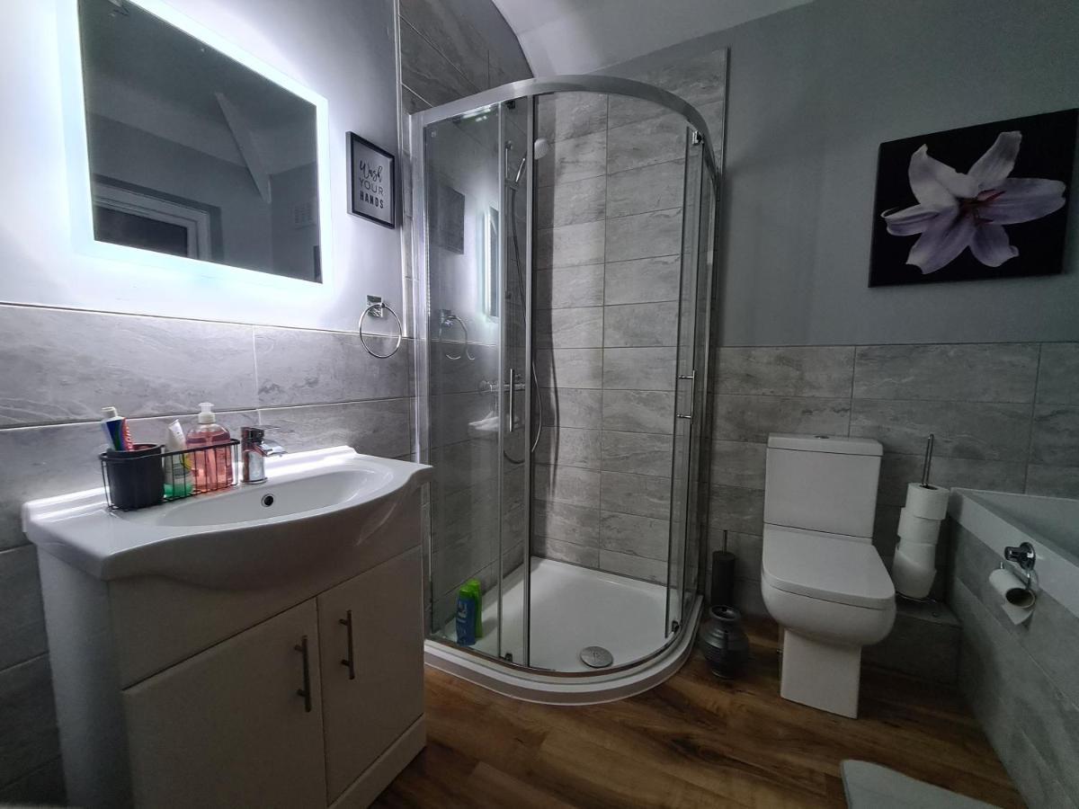 Stunning Holiday Home. Free Parking. Manchester Eksteriør bilde